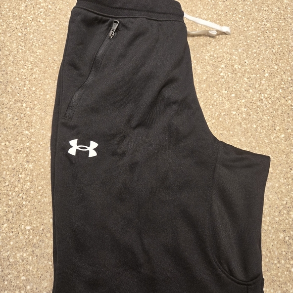 Boys under armour Large sweats - Picture 3 of 5